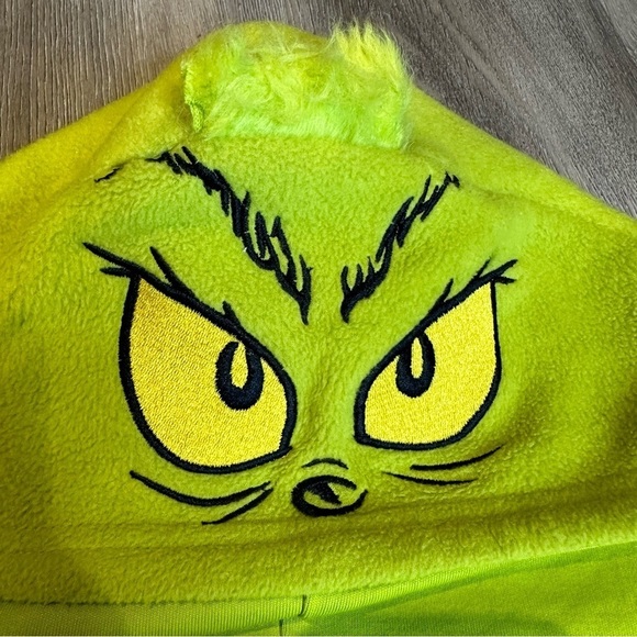 Dr. Seuss Grinch hooded blanket - Picture 2 of 12